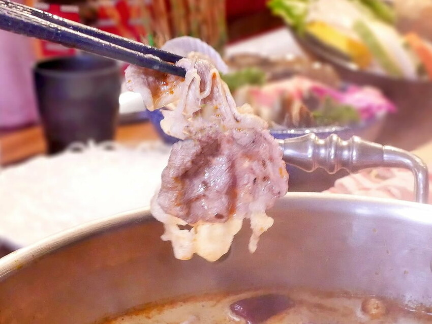 | 新莊火鍋 | 囍富火鍋.當月壽星送海陸肉肉蛋糕.費時熬煮