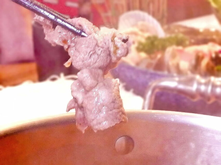 | 新莊火鍋 | 囍富火鍋.當月壽星送海陸肉肉蛋糕.費時熬煮