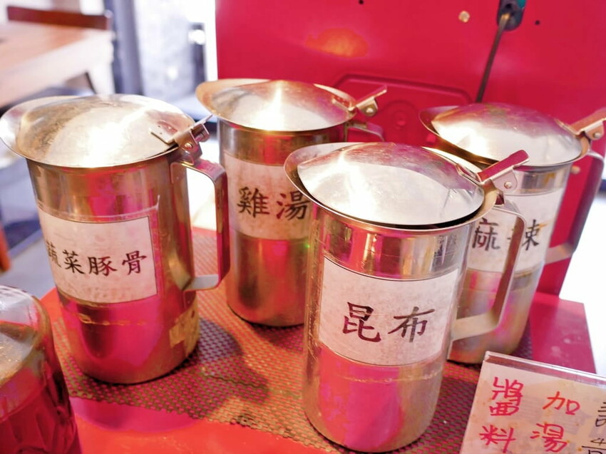 | 新莊火鍋 | 囍富火鍋.當月壽星送海陸肉肉蛋糕.費時熬煮