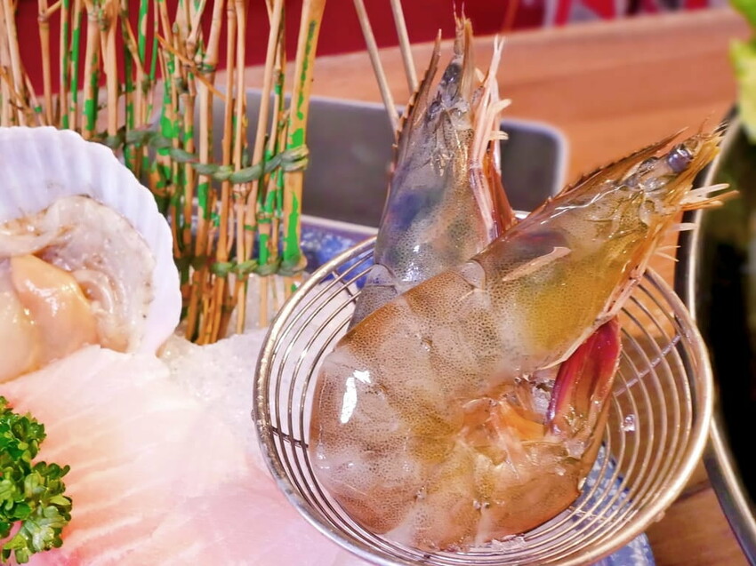 | 新莊火鍋 | 囍富火鍋.當月壽星送海陸肉肉蛋糕.費時熬煮