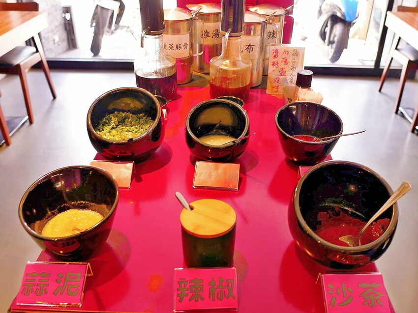 | 新莊火鍋 | 囍富火鍋.當月壽星送海陸肉肉蛋糕.費時熬煮