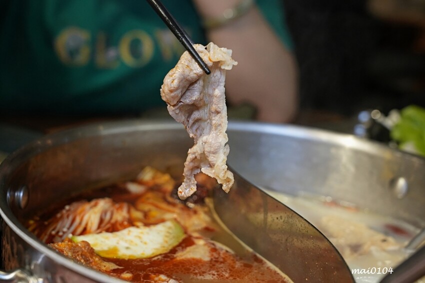 新莊火鍋推薦｜囍富火鍋～職人熬煮湯頭、當月壽星用餐送肉肉海鮮蛋糕，提供包廂座位