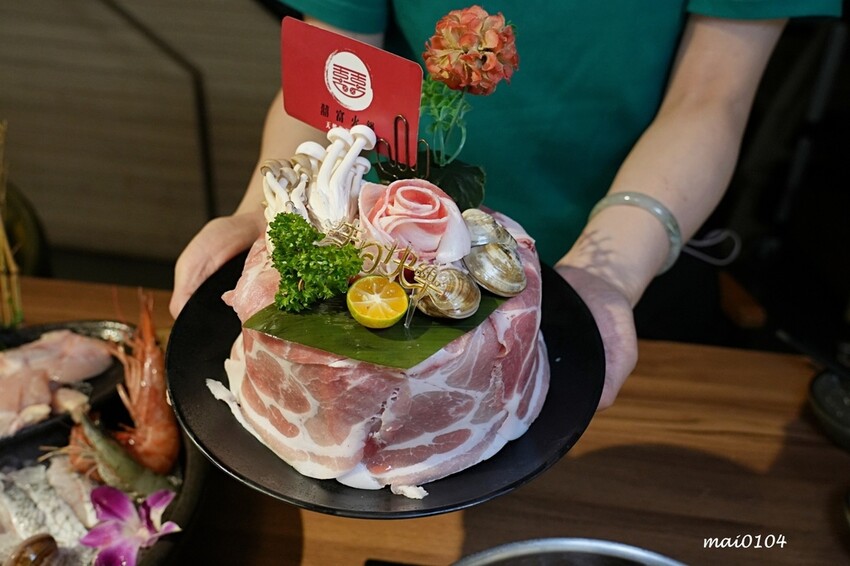 新莊火鍋推薦｜囍富火鍋～職人熬煮湯頭、當月壽星用餐送肉肉海鮮蛋糕，提供包廂座位