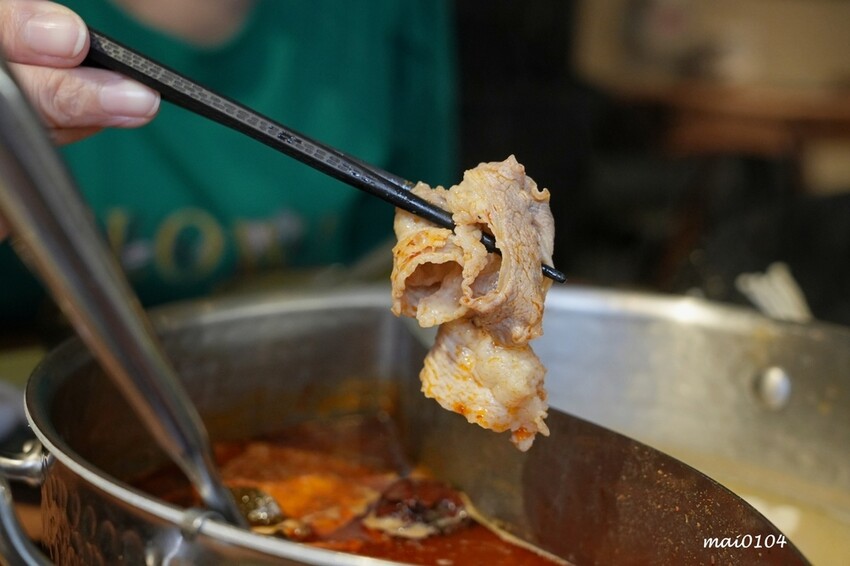 新莊火鍋推薦｜囍富火鍋～職人熬煮湯頭、當月壽星用餐送肉肉海鮮蛋糕，提供包廂座位