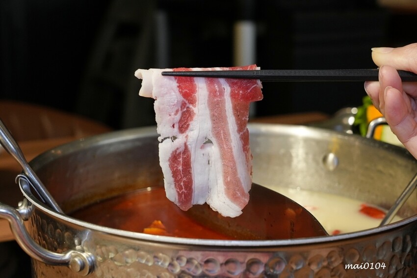 新莊火鍋推薦｜囍富火鍋～職人熬煮湯頭、當月壽星用餐送肉肉海鮮蛋糕，提供包廂座位