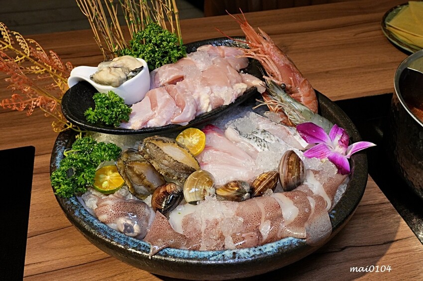 新莊火鍋推薦｜囍富火鍋～職人熬煮湯頭、當月壽星用餐送肉肉海鮮蛋糕，提供包廂座位