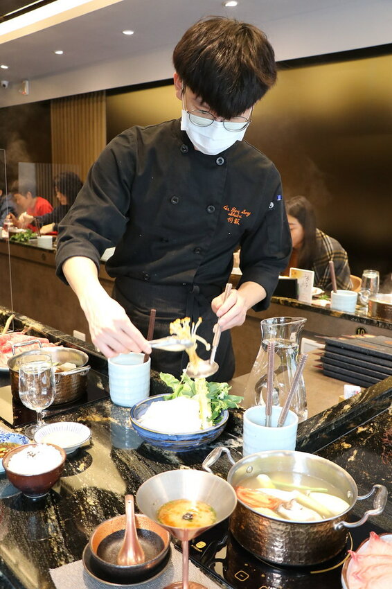 火鍋界的PRADA.木曜4超玩推薦.貼心桌邊服務.大安區頂級火鍋.約會餐廳推薦♥二本松涮涮屋♥(文末菜單)