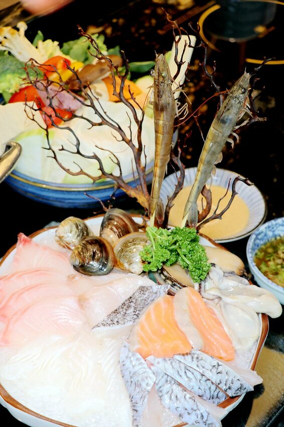 火鍋界的PRADA.木曜4超玩推薦.貼心桌邊服務.大安區頂級火鍋.約會餐廳推薦♥二本松涮涮屋♥(文末菜單)