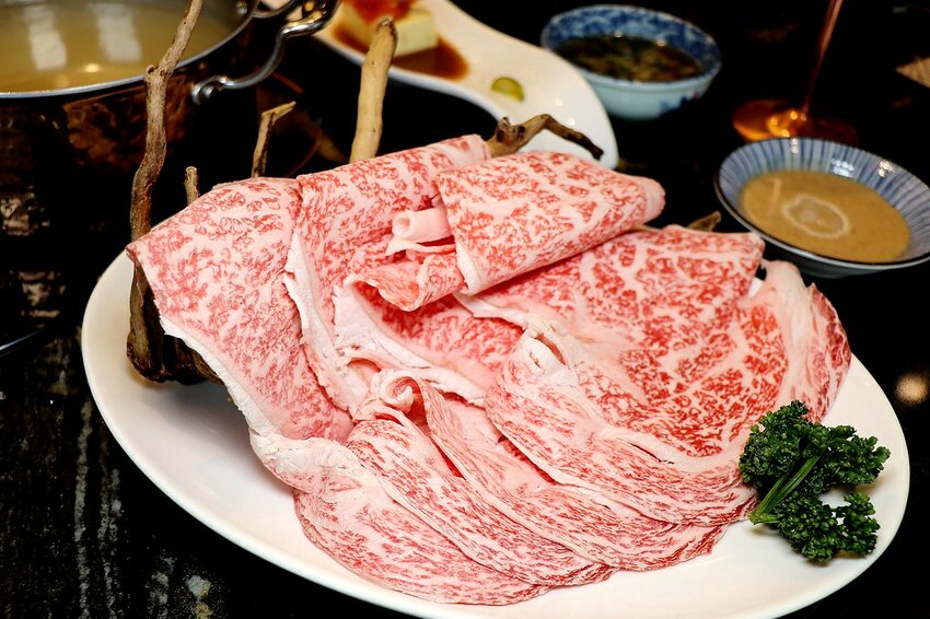 火鍋界的PRADA.木曜4超玩推薦.貼心桌邊服務.大安區頂級火鍋.約會餐廳推薦♥二本松涮涮屋♥(文末菜單)