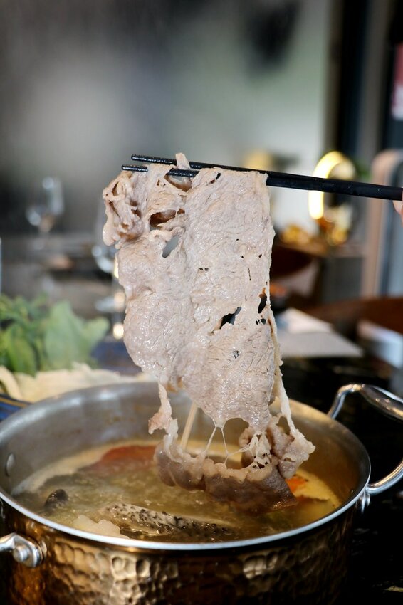 火鍋界的PRADA.木曜4超玩推薦.貼心桌邊服務.大安區頂級火鍋.約會餐廳推薦♥二本松涮涮屋♥(文末菜單)