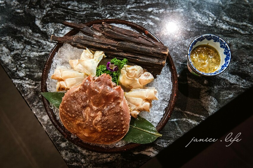 台北大安火鍋推薦|二本松涮涮屋|只想給您最好的頂級鍋物|生猛松葉蟹豪華四吃 – 潔妮食旅生活