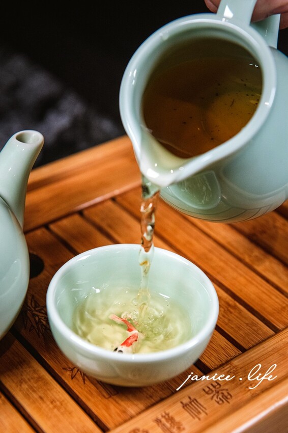 台北大安火鍋推薦|二本松涮涮屋|只想給您最好的頂級鍋物|生猛松葉蟹豪華四吃 – 潔妮食旅生活