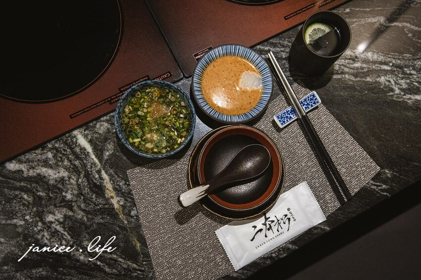 台北大安火鍋推薦|二本松涮涮屋|只想給您最好的頂級鍋物|生猛松葉蟹豪華四吃 – 潔妮食旅生活