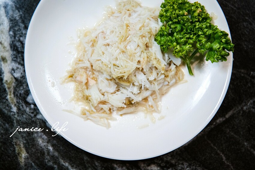 台北大安火鍋推薦|二本松涮涮屋|只想給您最好的頂級鍋物|生猛松葉蟹豪華四吃 – 潔妮食旅生活