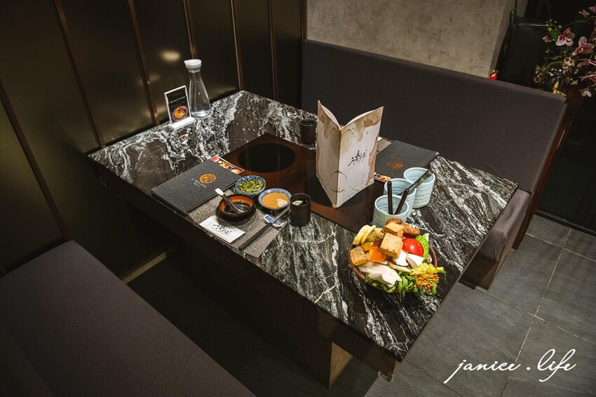 台北大安火鍋推薦|二本松涮涮屋|只想給您最好的頂級鍋物|生猛松葉蟹豪華四吃 – 潔妮食旅生活