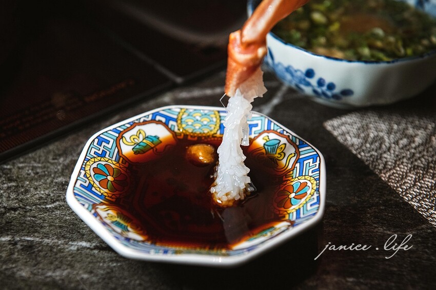 台北大安火鍋推薦|二本松涮涮屋|只想給您最好的頂級鍋物|生猛松葉蟹豪華四吃 – 潔妮食旅生活