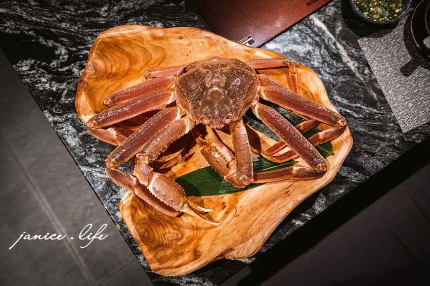 台北大安火鍋推薦|二本松涮涮屋|只想給您最好的頂級鍋物|生猛松葉蟹豪華四吃 – 潔妮食旅生活