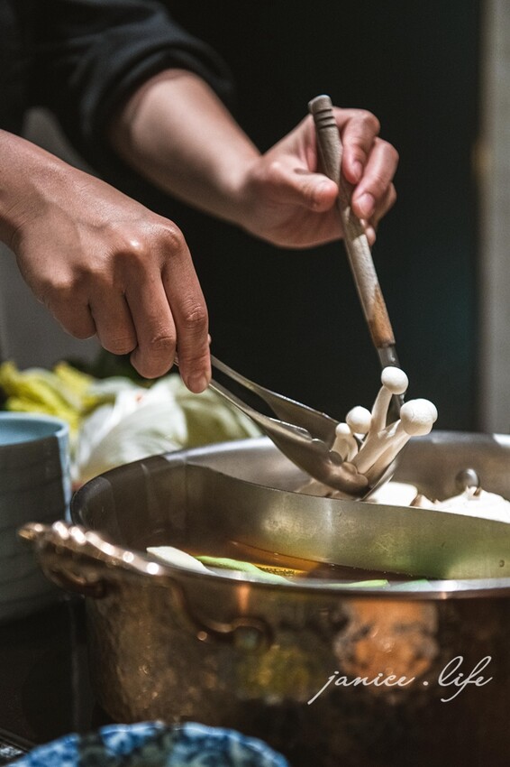 台北大安火鍋推薦|二本松涮涮屋|只想給您最好的頂級鍋物|生猛松葉蟹豪華四吃 – 潔妮食旅生活