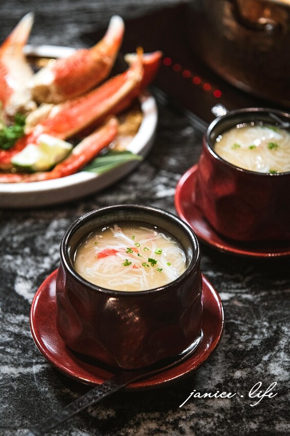 台北大安火鍋推薦|二本松涮涮屋|只想給您最好的頂級鍋物|生猛松葉蟹豪華四吃 – 潔妮食旅生活