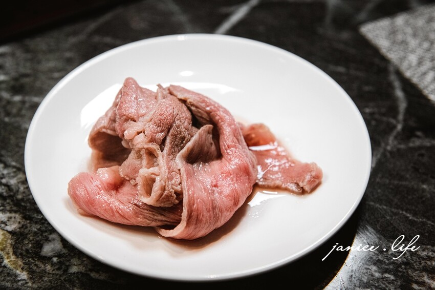 台北大安火鍋推薦|二本松涮涮屋|只想給您最好的頂級鍋物|生猛松葉蟹豪華四吃 – 潔妮食旅生活