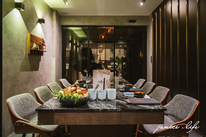 台北大安火鍋推薦|二本松涮涮屋|只想給您最好的頂級鍋物|生猛松葉蟹豪華四吃 – 潔妮食旅生活