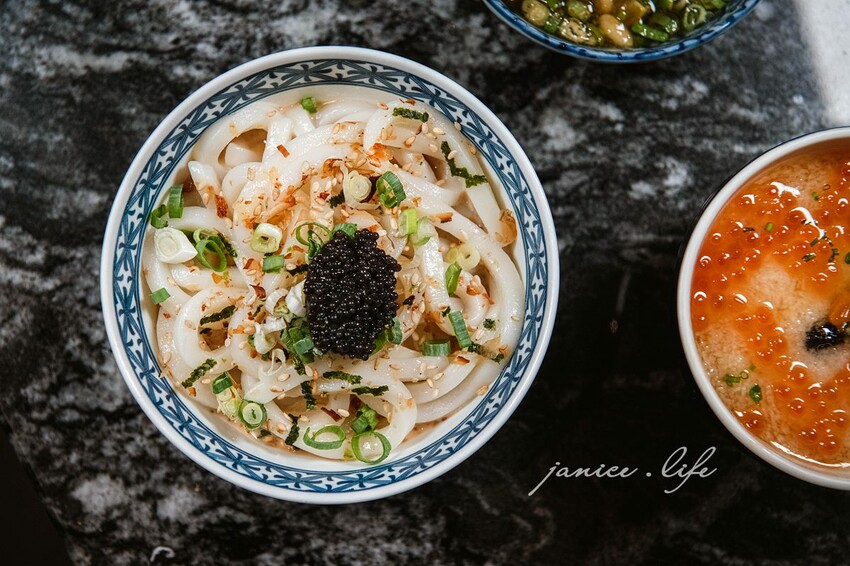 台北大安火鍋推薦|二本松涮涮屋|只想給您最好的頂級鍋物|生猛松葉蟹豪華四吃 – 潔妮食旅生活