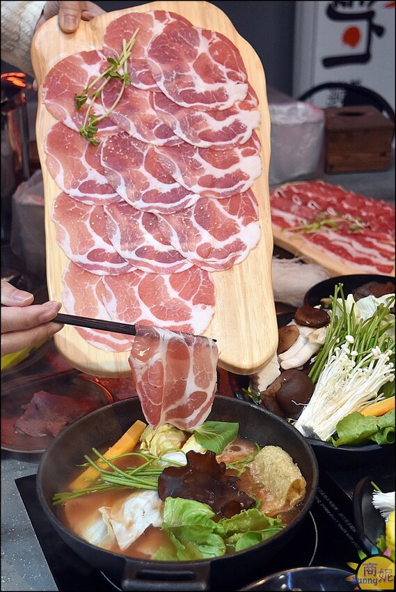 銄鍋。台中東區火鍋吃到飽158元起免服務費!濕式熟成冷藏肉附自助吧吃到飽呷免驚-商妮吃喝遊樂