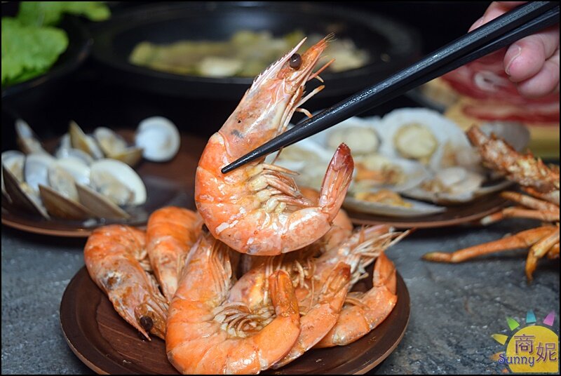 銄鍋。台中東區火鍋吃到飽158元起免服務費!濕式熟成冷藏肉附自助吧吃到飽呷免驚-商妮吃喝遊樂