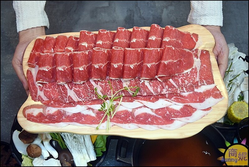 銄鍋。台中東區火鍋吃到飽158元起免服務費!濕式熟成冷藏肉附自助吧吃到飽呷免驚-商妮吃喝遊樂