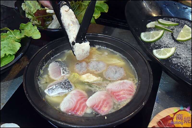 銄鍋。台中東區火鍋吃到飽158元起免服務費!濕式熟成冷藏肉附自助吧吃到飽呷免驚-商妮吃喝遊樂