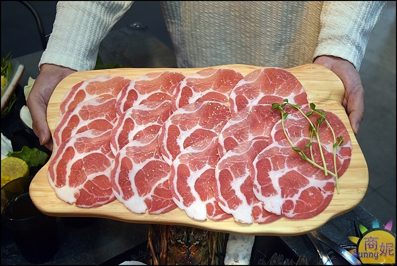 銄鍋。台中東區火鍋吃到飽158元起免服務費!濕式熟成冷藏肉附自助吧吃到飽呷免驚-商妮吃喝遊樂