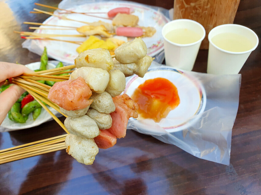 【台南美食】台灣2元黑輪 府中街小吃 1枝2元的銅板美食