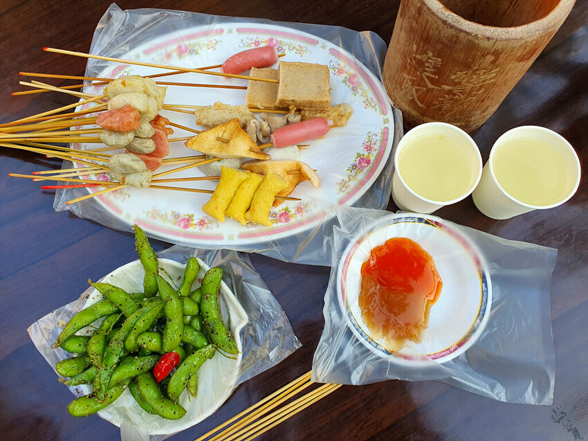 【台南美食】台灣2元黑輪 府中街小吃 1枝2元的銅板美食