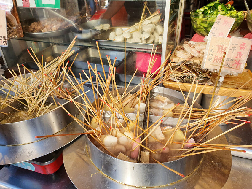 【台南美食】台灣2元黑輪 府中街小吃 1枝2元的銅板美食