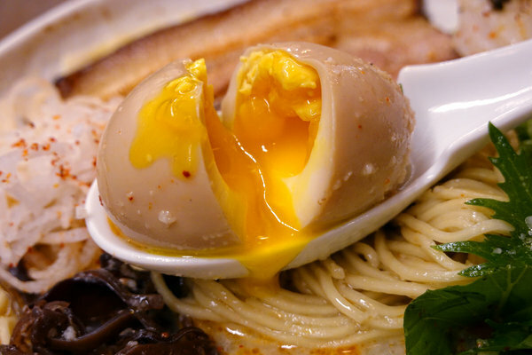 松江南京拉麵-豚海拉麵製作所，四平陽光商圈外帶烏龍麵 (23).jpg