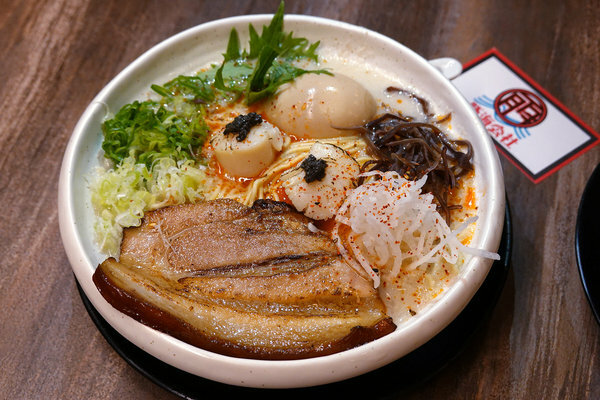 松江南京拉麵-豚海拉麵製作所，四平陽光商圈外帶烏龍麵 (15).jpg