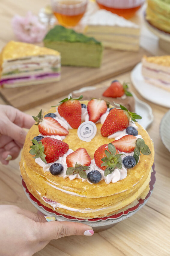 台北美食 皮皮手作千層｜螞蟻人開吃！南港人氣「草莓千層蛋糕」酸甜美味，必須抓住草莓季的尾巴～ · 算命的說我很愛吃