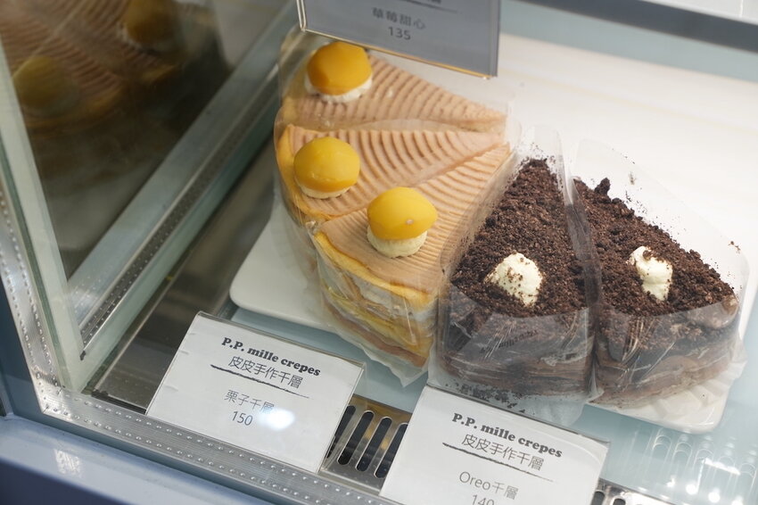 台北美食 皮皮手作千層｜螞蟻人開吃！南港人氣「草莓千層蛋糕」酸甜美味，必須抓住草莓季的尾巴～ · 算命的說我很愛吃