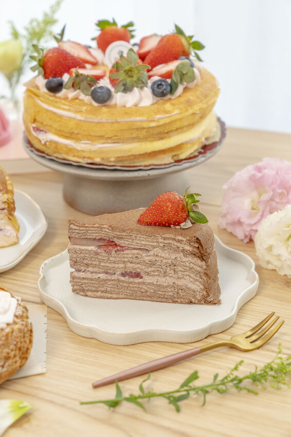 台北美食 皮皮手作千層｜螞蟻人開吃！南港人氣「草莓千層蛋糕」酸甜美味，必須抓住草莓季的尾巴～ · 算命的說我很愛吃