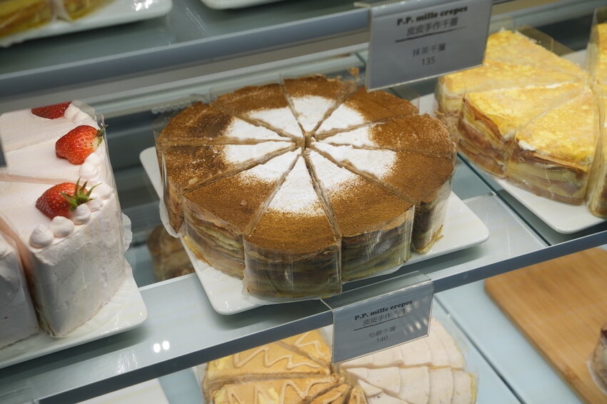 台北美食 皮皮手作千層｜螞蟻人開吃！南港人氣「草莓千層蛋糕」酸甜美味，必須抓住草莓季的尾巴～ · 算命的說我很愛吃