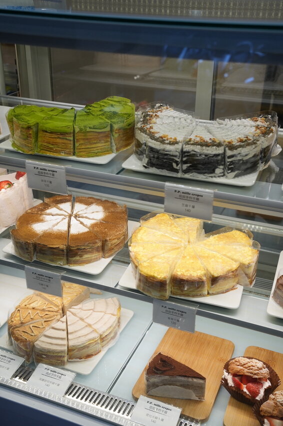 台北美食 皮皮手作千層｜螞蟻人開吃！南港人氣「草莓千層蛋糕」酸甜美味，必須抓住草莓季的尾巴～ · 算命的說我很愛吃