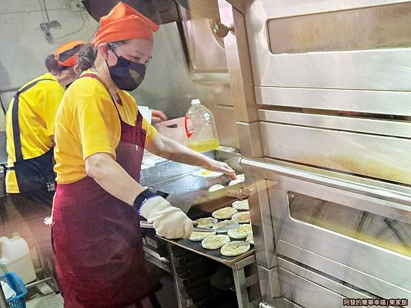 東家館06-蔥仔餅煎麵團.jpg 東家館06-蔥仔餅煎麵團.jpg