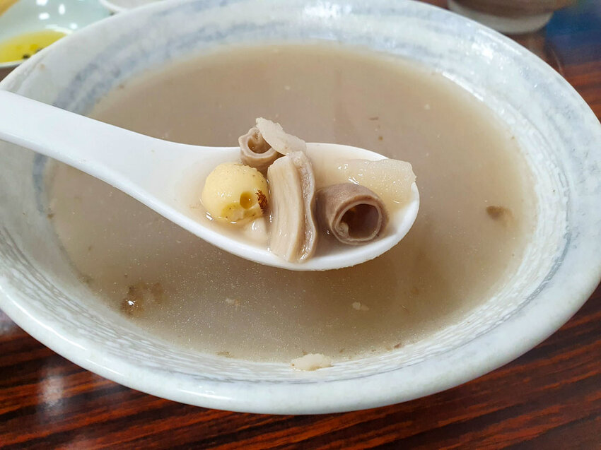 【左營美食】醬魂拌麵 冬日暖胃全台首創醬魂六神湯｜化骨綿掌醬燒排骨拌麵 江浙名菜醬燒醬滷