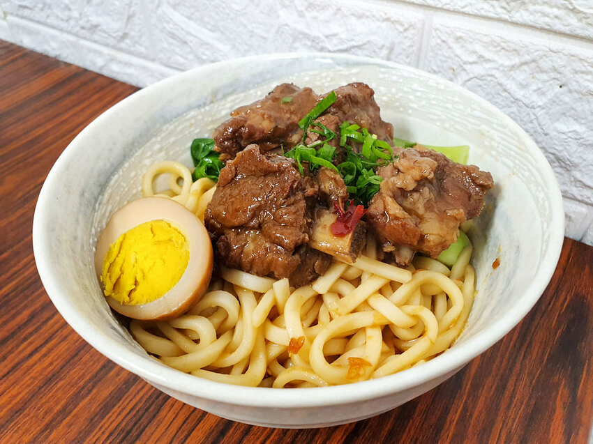 【左營美食】醬魂拌麵 冬日暖胃全台首創醬魂六神湯｜化骨綿掌醬燒排骨拌麵 江浙名菜醬燒醬滷