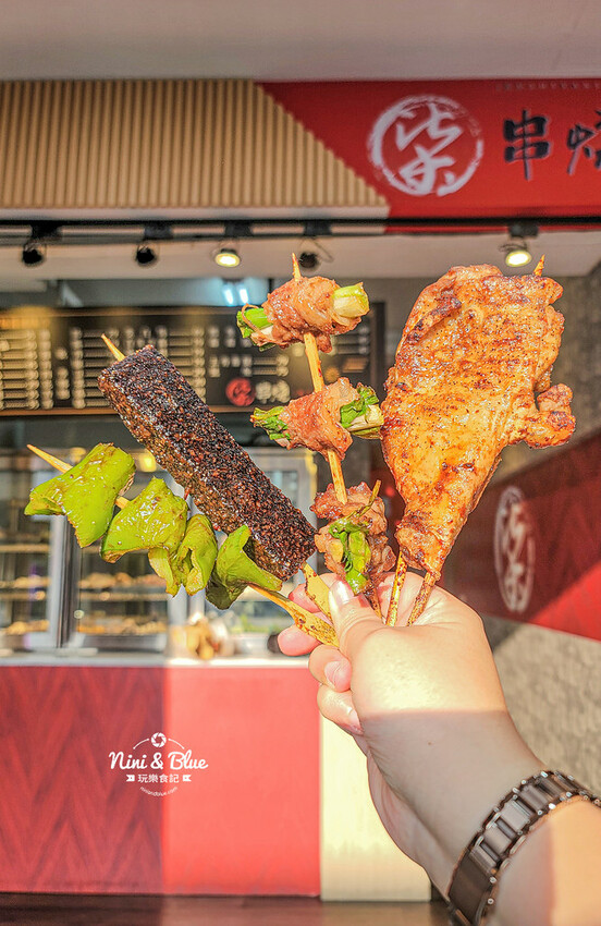台中逢甲宵夜美食串燒燒烤肉串，31種品項、19元起，食尚玩家也推薦