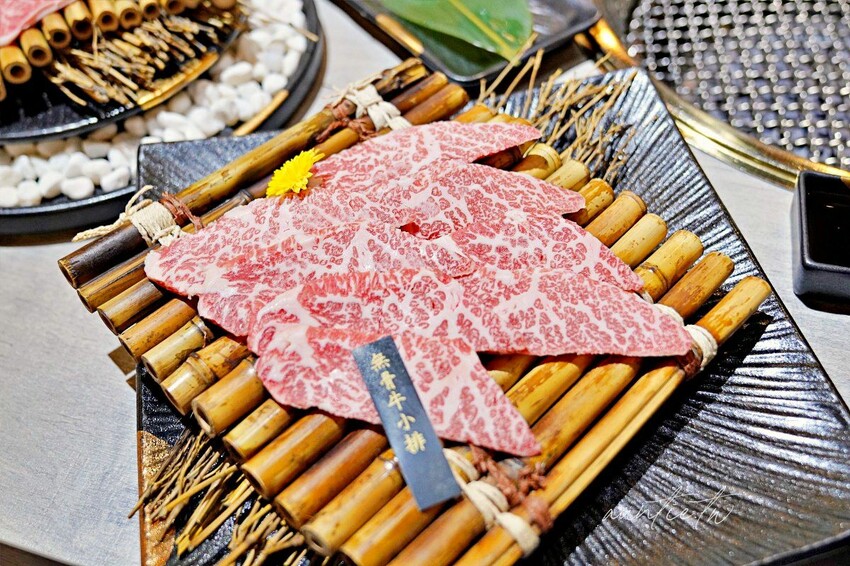 【台北】市政府站｜揪餖燒肉，信義區和牛燒肉推薦，ATT 4 FUN 美食