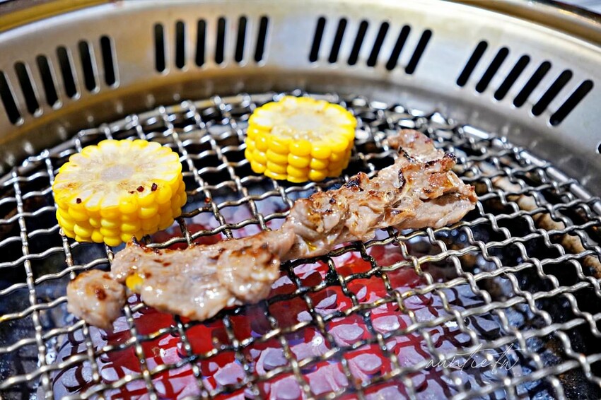 【台北】市政府站｜揪餖燒肉，信義區和牛燒肉推薦，ATT 4 FUN 美食