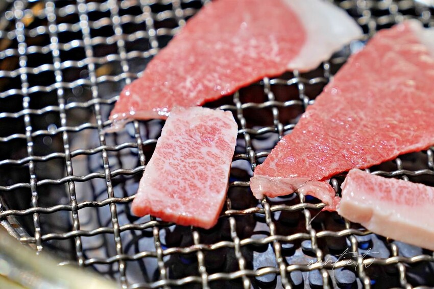 【台北】市政府站｜揪餖燒肉，信義區和牛燒肉推薦，ATT 4 FUN 美食