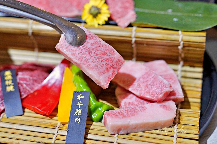 【台北】市政府站｜揪餖燒肉，信義區和牛燒肉推薦，ATT 4 FUN 美食