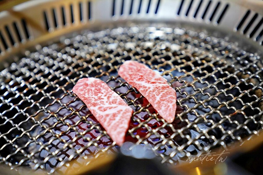 【台北】市政府站｜揪餖燒肉，信義區和牛燒肉推薦，ATT 4 FUN 美食